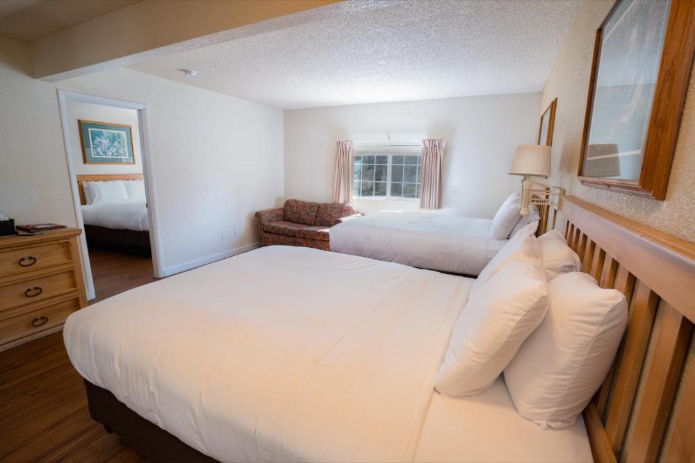Deluxe Triple Room interior
